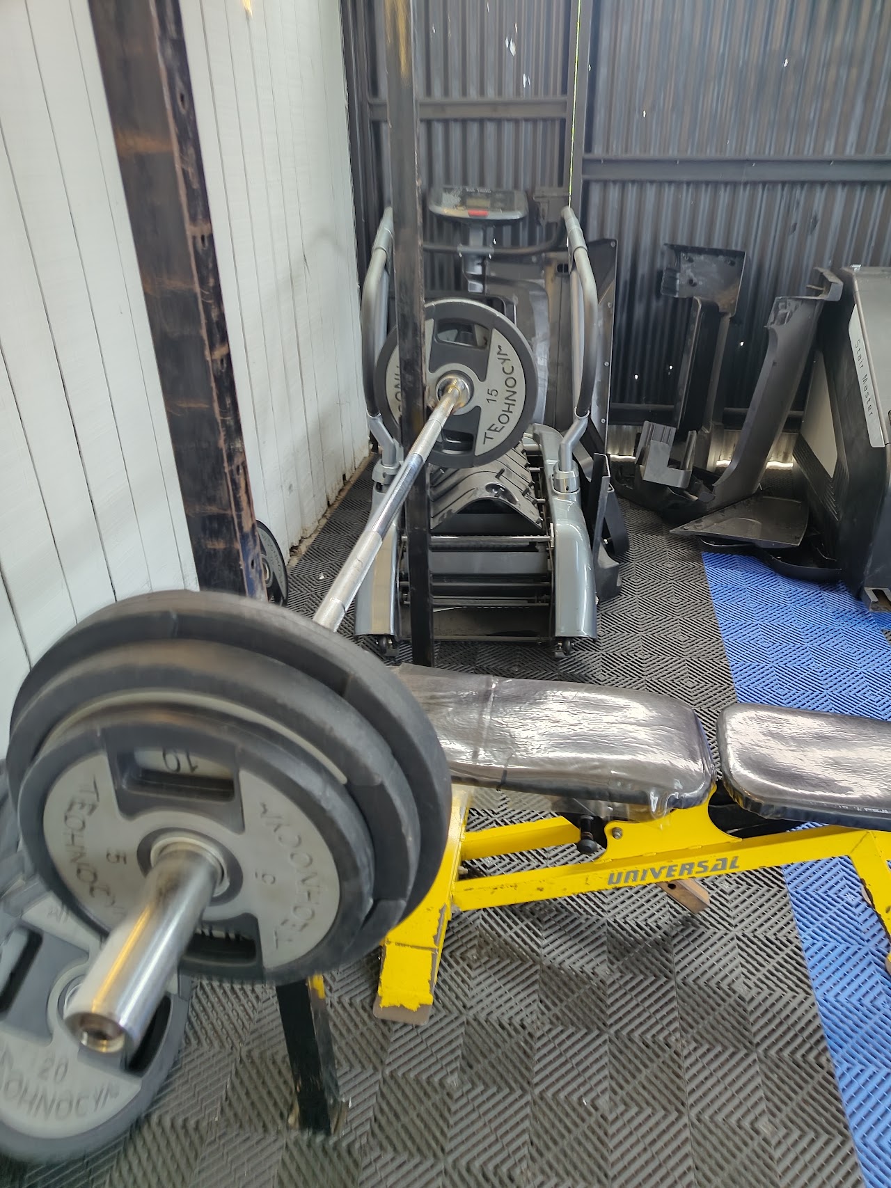 Equipamiento del Gimnasio Fit Time